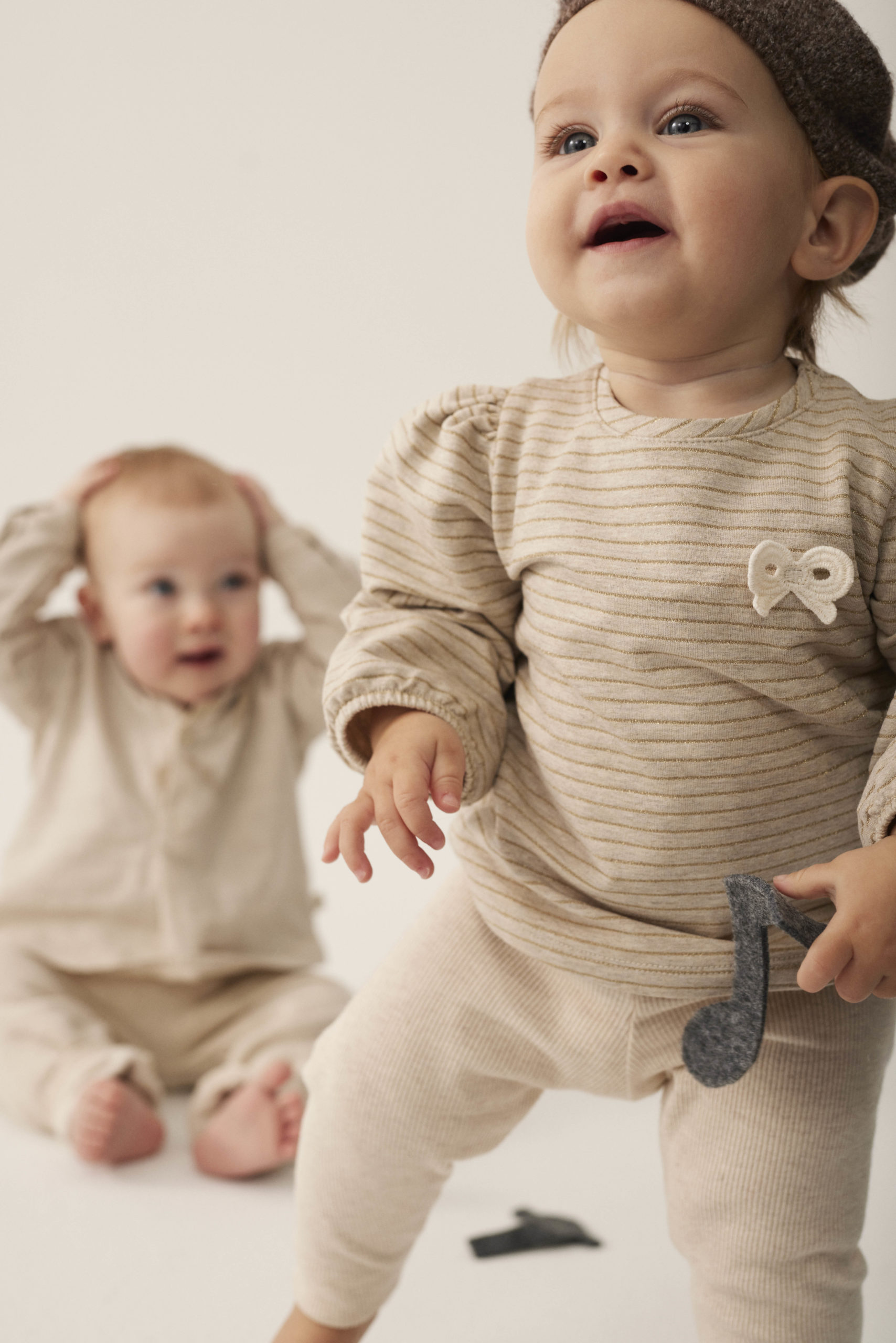 Cozmo Soft cotton rib baby leggings stone - Image 2