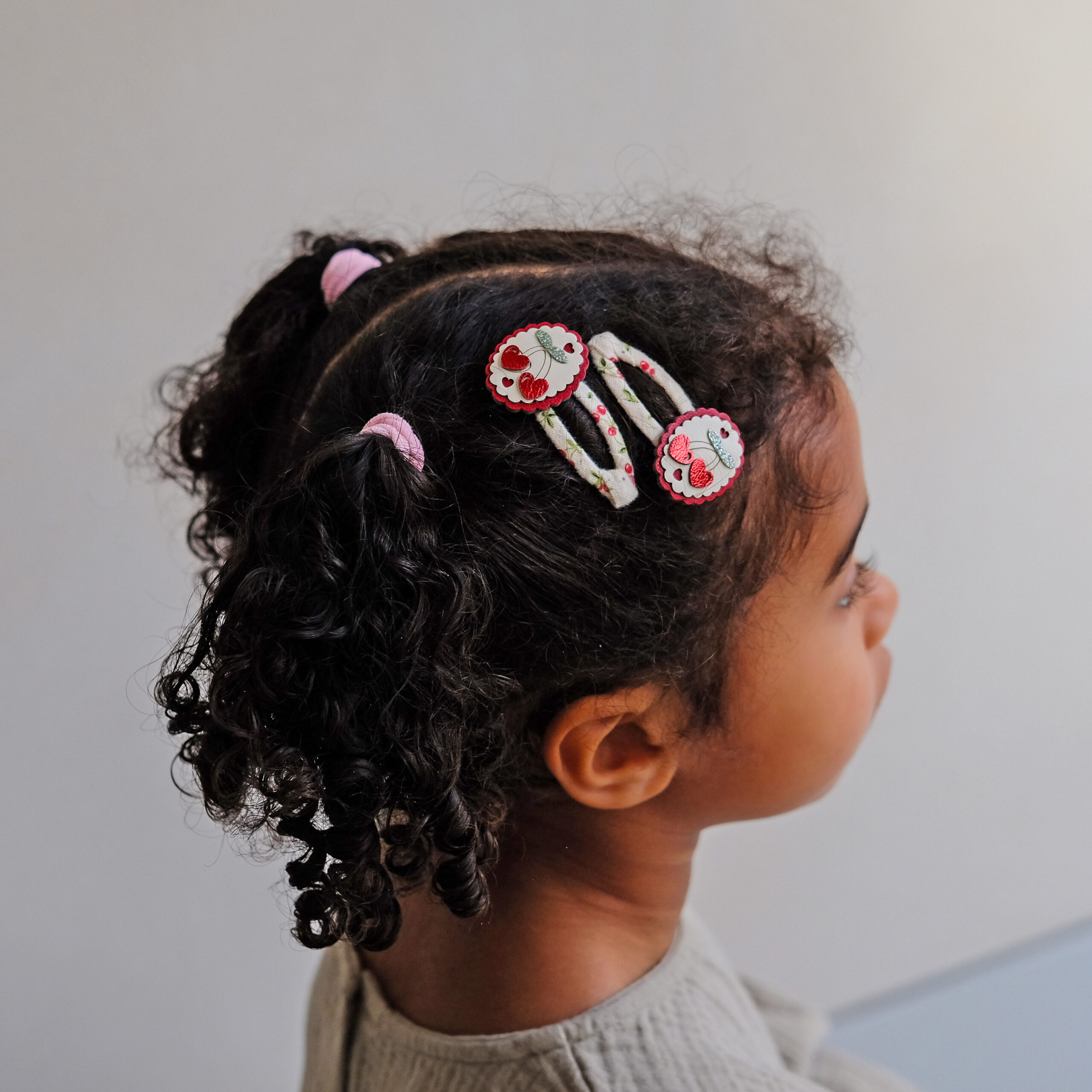 182070 14 SCALLOP FRAMED CHERRIES CLIC CLACS