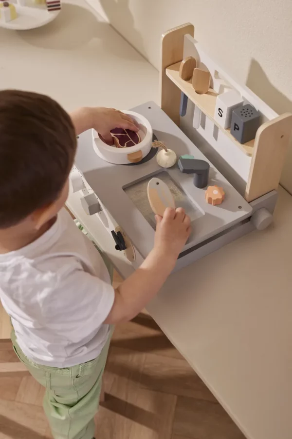 1000238 Mini kitchen portable KIDS HUB EWM 1 AW23 Fill 800x1200 50 50 webp