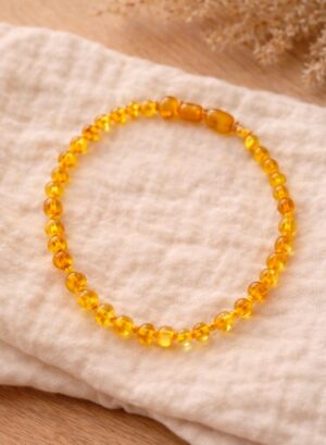 Collana di ambra su tessuto muslin