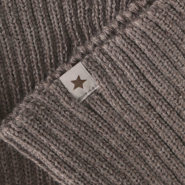 481018