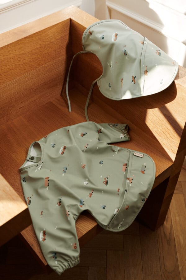 Merle Printed Cape Bib Vehicles - Image 3