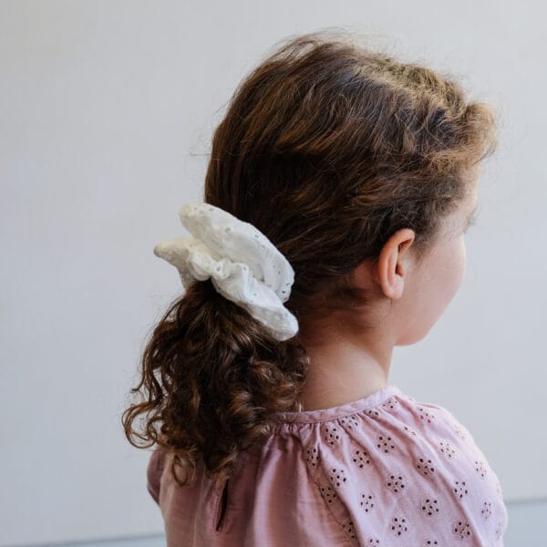 Giant broderie anglaise scrunchie - Image 2